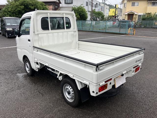 静岡ダイハツの中古車は、展示前に徹底した洗車や室内清掃を実施しております。