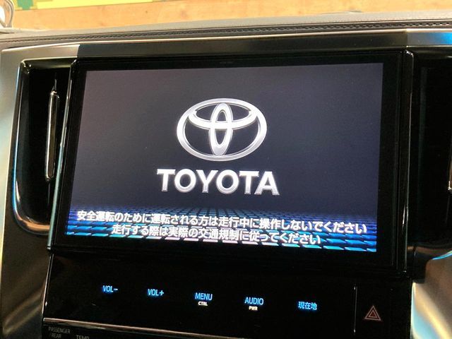 【メーカー純正ナビ】インテリアに溶け込むスタイリッシュな「専用設計」メーカーナビを装備♪視認性や操作性など基本性能にも優れ、より上質なカーライフをお楽しみいただけます。