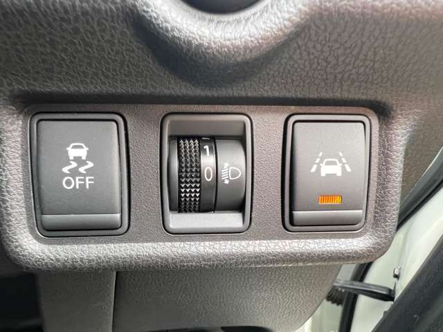 VDC（横すべり抑制）スイッチ　ヘッドライトレベリングダイヤル　車線逸脱警報スイッチ