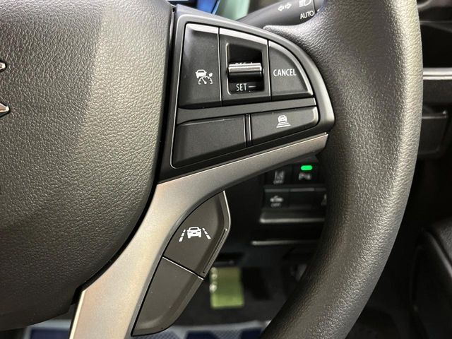 【アダプティブクルーズコントロール】高速道路での長距離走行が楽に！！自動で速度を保つクルーズコントロールが、衝突軽減システムと連携し、前方の車両を感知して車間を保つように速度調節してくれます！！