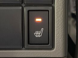 【シートヒーター】寒い日に重宝するシートヒーター！エアコンより早く温まってくれるので寒がりの人も安心ですね♪エアコンの温風は乾燥するから苦手、という方にもをおすすめです。