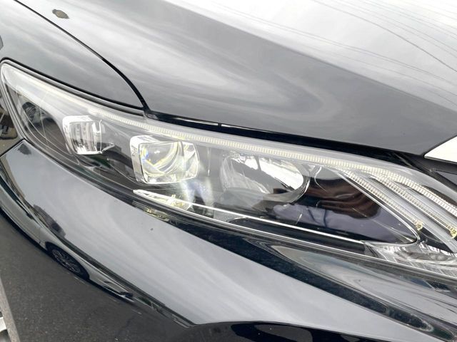 【LEDヘッドライト】悪天候や夜間走行時も良好な視界を確保し安心して運転できる高輝度LEDヘッドライトを装備！点灯速度が早く、消費電力も抑えられています。