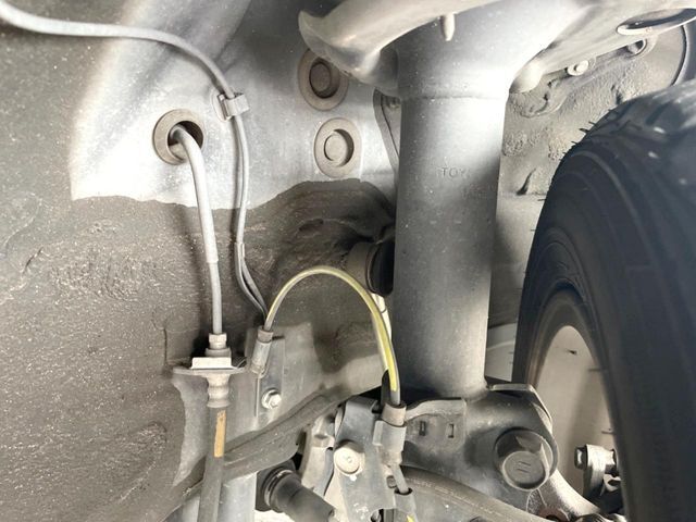 お車を安心してお乗りいただく為には、足回りの定期点検が欠かせません。サービスサポート（有償保証）では無料点検もご提供しており、安心のカーライフをお過ごしいただけるサポート体制が整っています。