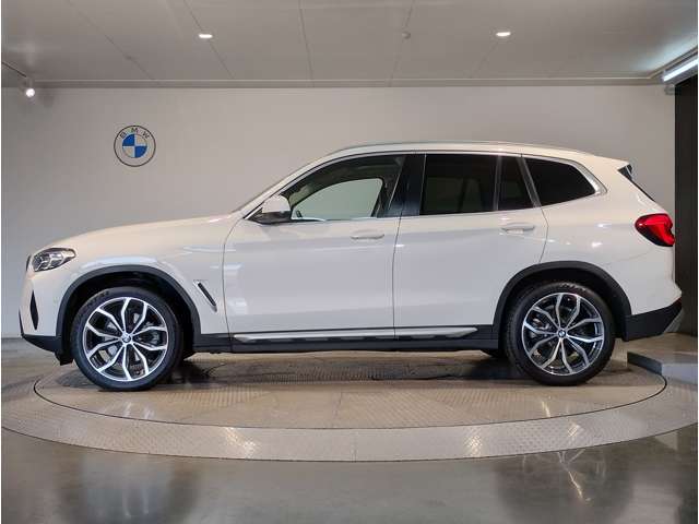 【BMWのxDrive】xDriveはいかなる状況下でも安定した走りを実現しています。 これによりストレスなく運転できることはもちろんのこと、安全性能も向上しています。