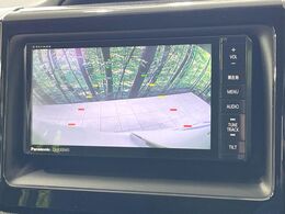 【バックカメラ】駐車時に後方がリアルタイム映像で確認できます。大型商業施設や立体駐車場での駐車時や、夜間のバック時に大活躍！運転スキルに関わらず、今や必須となった装備のひとつです！