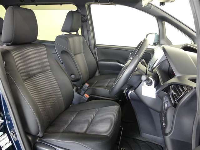 見通しのよいすっきりとした視界で、誰でも運転しやすいです。運転のしやすさは疲れにくさにも繋がりますよ♪