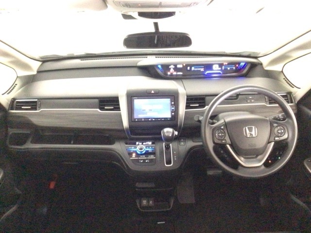 【前方視界】開放的な前方視界！運転がしやすく疲れにくいです♪窓が大きく、見通しがとっても良いおクルマですよ♪