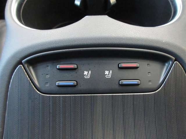 夏場の蒸れを防ぐベンチレーション機能と、負担の掛かる肩や腰、冷えやすい下肢を効果的に温める快適温熱シートです。