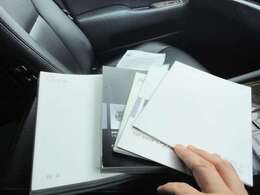 黒革シート　サンルーフ　ブラック木目コンビハンドルシフト　ナビTVBカメラ　マークレビンソンサウンドシステムDVD再生　リアシートヒーター　リア電動サイドブラインド　パワートランク