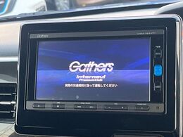 【純正ナビ】人気の純正ナビを装備しております。ナビの使いやすさはもちろん、オーディオ機能も充実！キャンプや旅行はもちろん、通勤や買い物など普段のドライブも楽しくなるはず♪