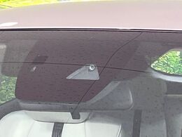 【i-ACTIVESENSE】走行中に前方の車両等を認識し、衝突しそうな時は警報とブレーキで衝突回避と被害軽減をアシスト。より安全にドライブをお楽しみいただけます。