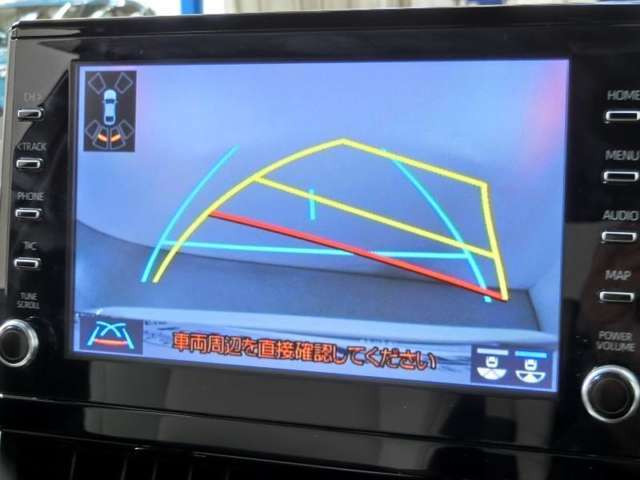 バックモニターで車庫入れも安心。