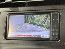 【バックカメラ】駐車時に後方がリアルタイム映像で確認できます。大型商業施設や立体駐車場での駐車時や、夜間のバック時に大活躍！運転スキルに関わらず、今や必須となった装備のひとつです！