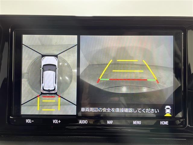 【パノラミックビューモニター】クルマを真上から見下ろした視点で駐車をサポートします！クルマの斜め後ろや真横など、いち早く障害物に気が付くことができます。