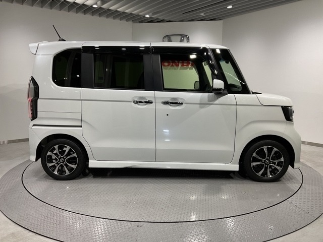 ご納車までの期間ですが、県内のお客様は1、2週間、県外のお客様は2、3週間ほどでご納車が可能となります。但し、お支払いや書類の状況によっては多少の前後もありますので、その際には何卒ご了承下さい。