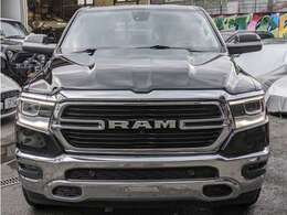 川崎店では敷地内に整備工場、板金塗装ブースを備えております。日々のメンテナンスやカスタムのご相談など、お気軽にご利用下さい。