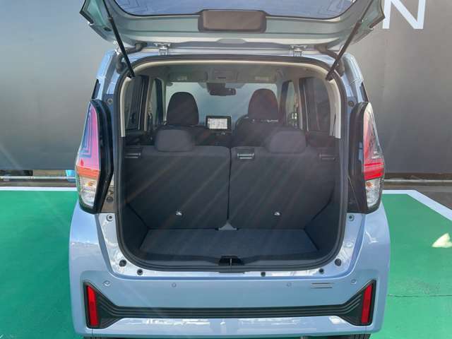 トランクルームから後席のシート位置を動かせますので、お荷物の大きさに合わせて広さの調整可能です☆シートを倒せば大きなお荷物もOK！