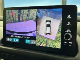 【マルチビューカメラシステム】専用のカメラにより、上から見下ろしたような視点で360度クルマの周囲を確認することができます☆死角部分も確認しやすく、狭い場所での切り返しや駐車もスムーズに行えます。