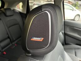 こちら後部座席の写真になります。前席に比べ、シートの状態は非常に良い状態です。長時間座っても疲れない設計になっている車両もありますので、是非一度お客様の目で、お車をご確認いただけますと幸いです。