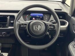 【ステアリング】軽い力で扱いやすいハンドルです。除菌プランいれていただくとさらに快適に！清潔なお車はお子様にも安心ですね！