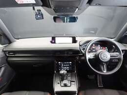 ドライバーの様々な体格に応じて適切な運転姿勢を取りやすいよう、ハンドルの前後位置と高さを調整できます。