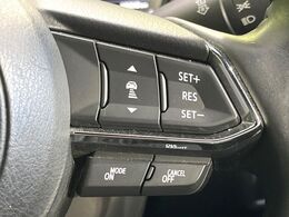 【マツダ・レーダークルーズコントロール】高速道路での長距離走行が楽に！自動で速度を保つクルーズコントロールが、衝突軽減システムと連携し、前方の車両を感知して車間を保つように速度調節してくれます！！