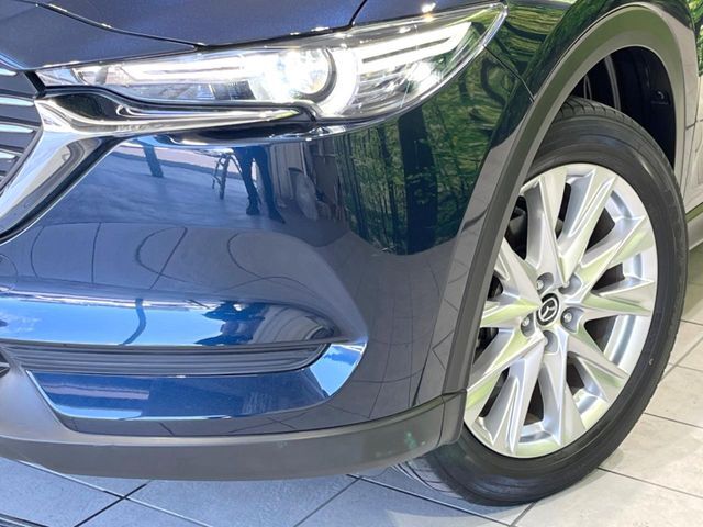 【LEDヘッドライト】悪天候や夜間走行時も良好な視界を確保し安心して運転できる高輝度LEDヘッドライトを装備！点灯速度が早く、消費電力も抑えられています。