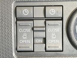 【両側パワースライドドア】スマートキーや運転席のスイッチで後席両側スライドドアの開閉が可能♪電動だから力を入れてドアを開ける必要が無く、小さなお子様でも簡単に開け閉めでき快適です♪