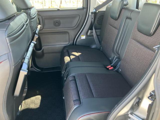 WECARSでは各商談席に大型モニターをご用意しております！見やすい大画面でゆったりと全国の在庫をご覧いただけます！是非ご来店お待ちしております！