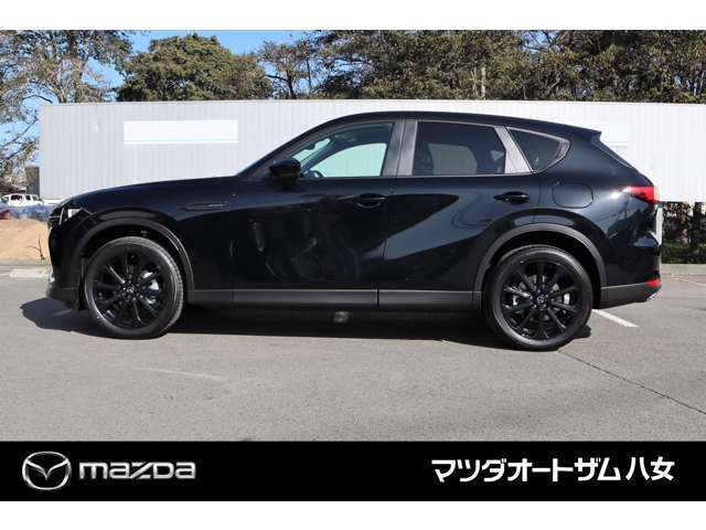 当店の試乗車はすべて到着後すぐにマツダボディコーティングMGプレミアムを施工しますので外装の状態は良好です。コーティングをしたものとそうでないものの差は歴然です。