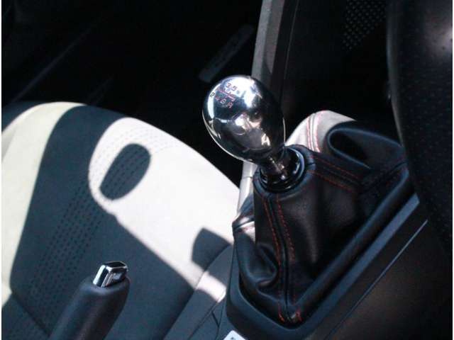 6速MTのお車です♪直感的な操作を楽しむことができます！