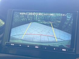 【バックカメラ】駐車時に後方がリアルタイム映像で確認できます。大型商業施設や立体駐車場での駐車時や、夜間のバック時に大活躍！運転スキルに関わらず、今や必須となった装備のひとつです！