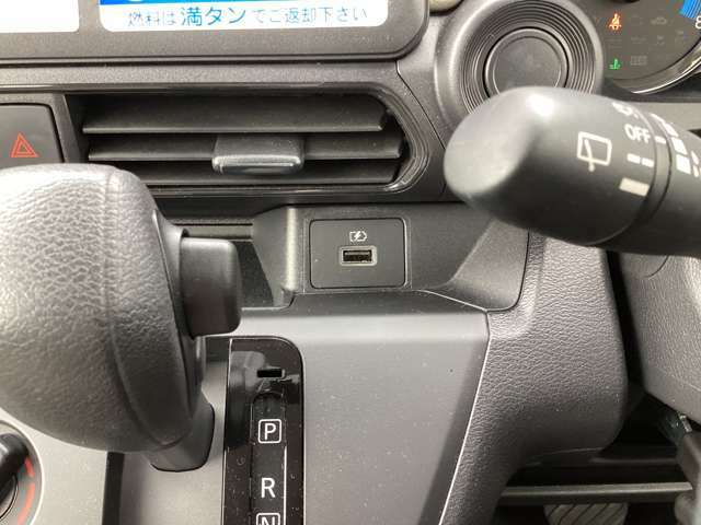 USB付きでいつでもどこでも充電できます