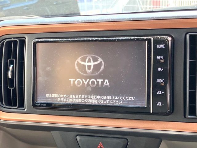 ★純正のナビが装着されております！エンジンをかけた時に、メーカーのロゴが出てくるのがおしゃれです♪