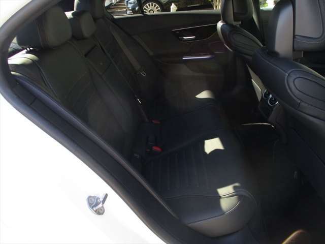 ＊ユーズドカー・オートリース＊　月々一定のリース料だけで、メルセデス・ベンツの魅力をご体験頂ける合理的なリースプランです！資産計上が不要なので、経営指標が悪化せず、リース料金は全額経費処理ができます。