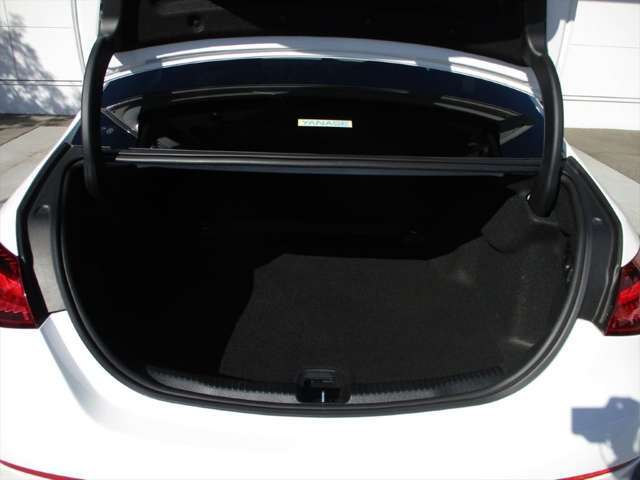 正規販売店の認定中古車は、第三者検査専門機関（AIS）に寄って、内外装から機関に至るまで公正かつ厳正に検査されています。詳しくはスタッフまでお問合せ下さい。