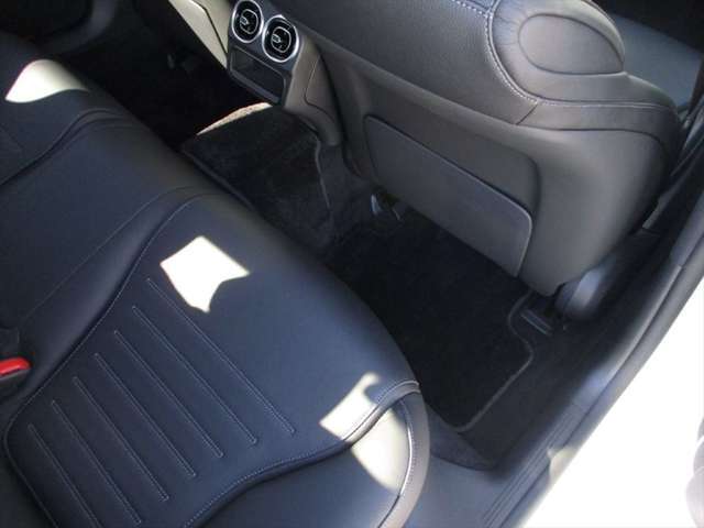 ＊ユーズドカー・オートリース＊　キャシュフローをシンプル明瞭に！利益を圧迫することなく、クリーンな経営管理に貢献します。