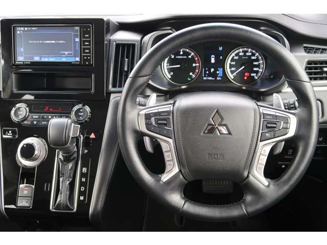 レーダークルーズコントロール　パドルシフト　セレクトレバー　オートエアコン　4WDスイッチ　電動駐車ブレーキ