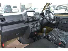 新車専門店カーズカフェの厳選ハイスペックナビTV＆ドライブレコーダー＆ETC車載器＆フロアマットを取り付け済みでお渡しです！車両総額に全て込みですのでご予算も安心です！