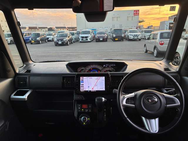 使いやすいインパネ周りです。「ファインビジョン」と呼ぶ見晴らしの良い視界を実現しています。