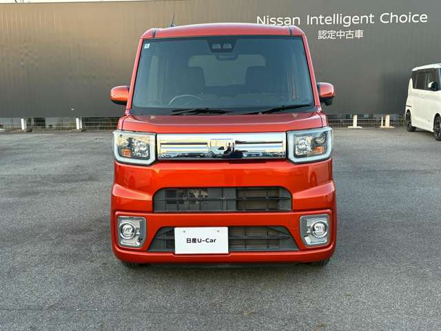 運転席のアイポイントを高く設定し、見晴らしの良い視界を確保することで、運転のしやすさに繋げています。