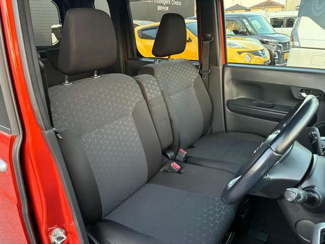 座りやすく、長距離走行でも疲れにくいシートとなります。