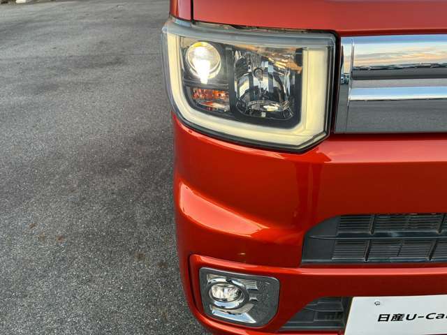 LEDヘッドライトは明るく暗い道も安心です。