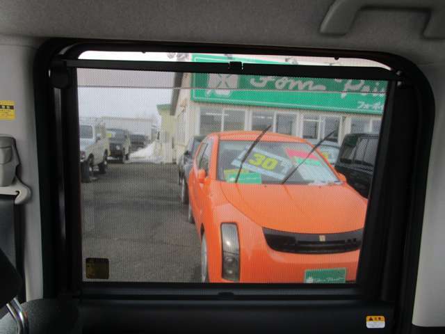 スライドドアにロールスクリーン付きです！