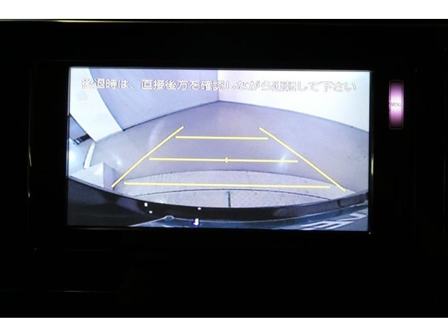 安心のバックモニター！ガイドがあって夜間でもよく見えます！
