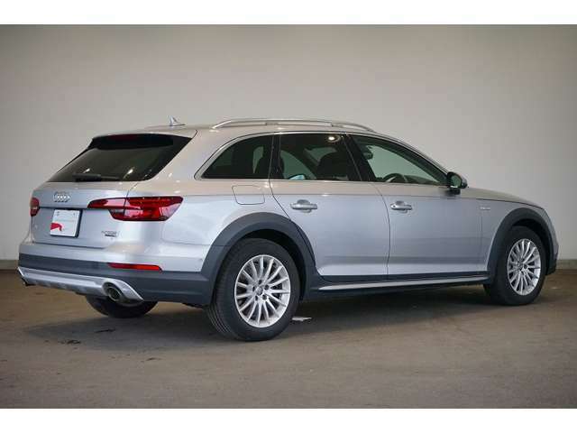 Audi A4 allroad quattro/アルミホイール マルチスポークデザイン 7.5Jx17/マトリクスLEDヘッドライト/プライバシーガラス