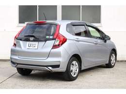 空力を考慮した流れるようなデザインは美しさはもちろん、 燃費向上にも貢献します。前後と左右、各タイヤの間隔を長くとっていますので走りも安定します♪