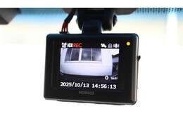 フロントドライブレコーダー付ですので、安心してドライブをサポート致します。