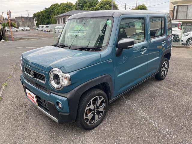 人気のクロスオーバーワゴン！ハスラー！グレードはHYBRIDーX！ボディカラーは全車ツートンカラーを採用！LEDライトや衝突軽減装置まで幅広く多彩な装備が搭載されております！