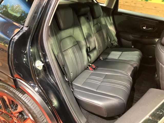 広々とした2列目シートは居住性が高く、居心地も快適！友達や家族とのお出かけにぴったりです。ベビーシートやチャイルドシート使用時も快適にお過ごしいただける十分な空間を確保しています。